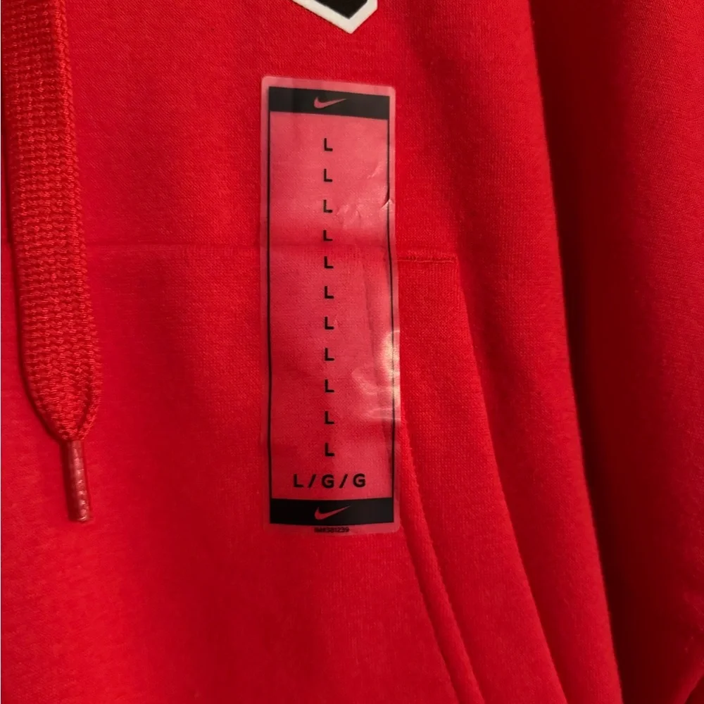 Women’s Nike Chicago Bulls Red Pullover Hoodie - Picture 8 of 12